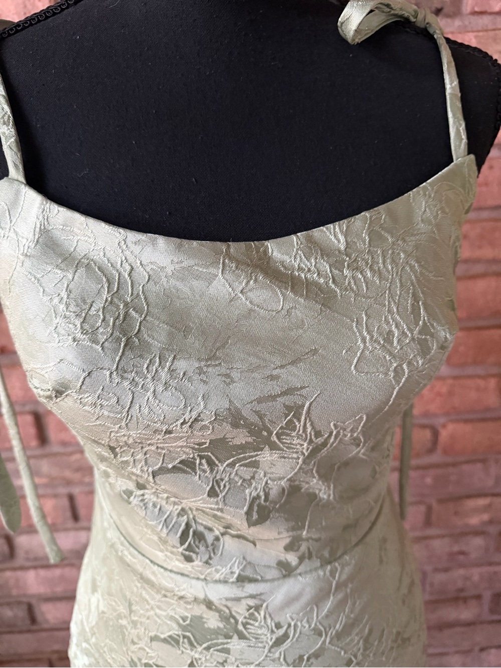 Elegant Sage Green Lace Evening Dress - Picture 5 of 13